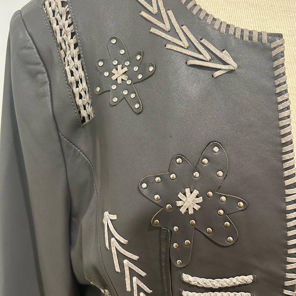 Pamela McCoy Gray Leather Jacket with Floral Embroidery - Picture 3 of 4